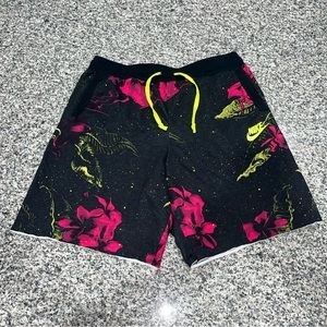 Nike Men's Shorts Size XLarge Black Pink Floral. Preowned